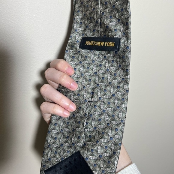 Vintage Jones New York Silk Tie - Picture 3 of 4